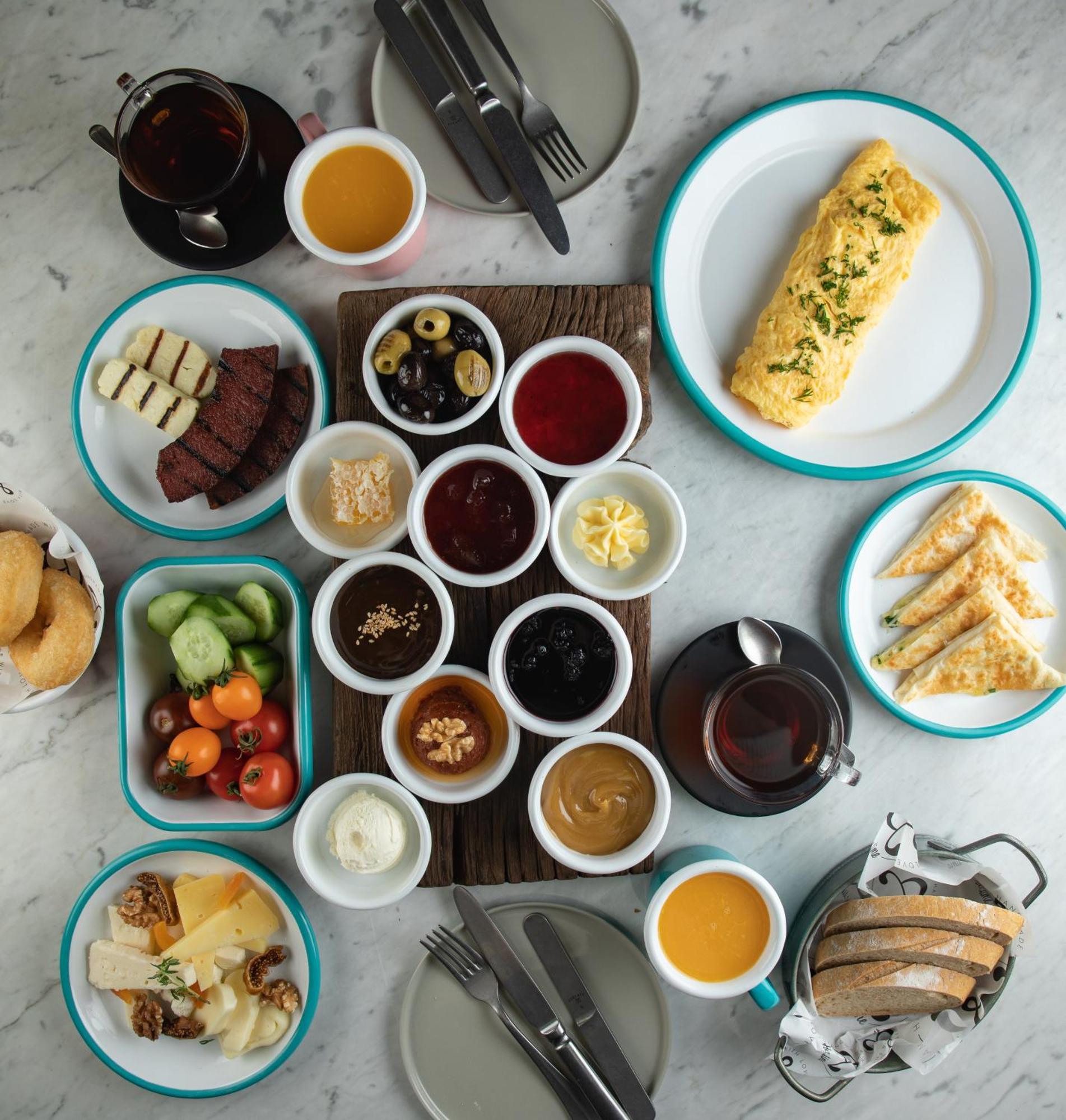 Stayso The House Hotel Стамбул Экстерьер фото Turkish breakfast