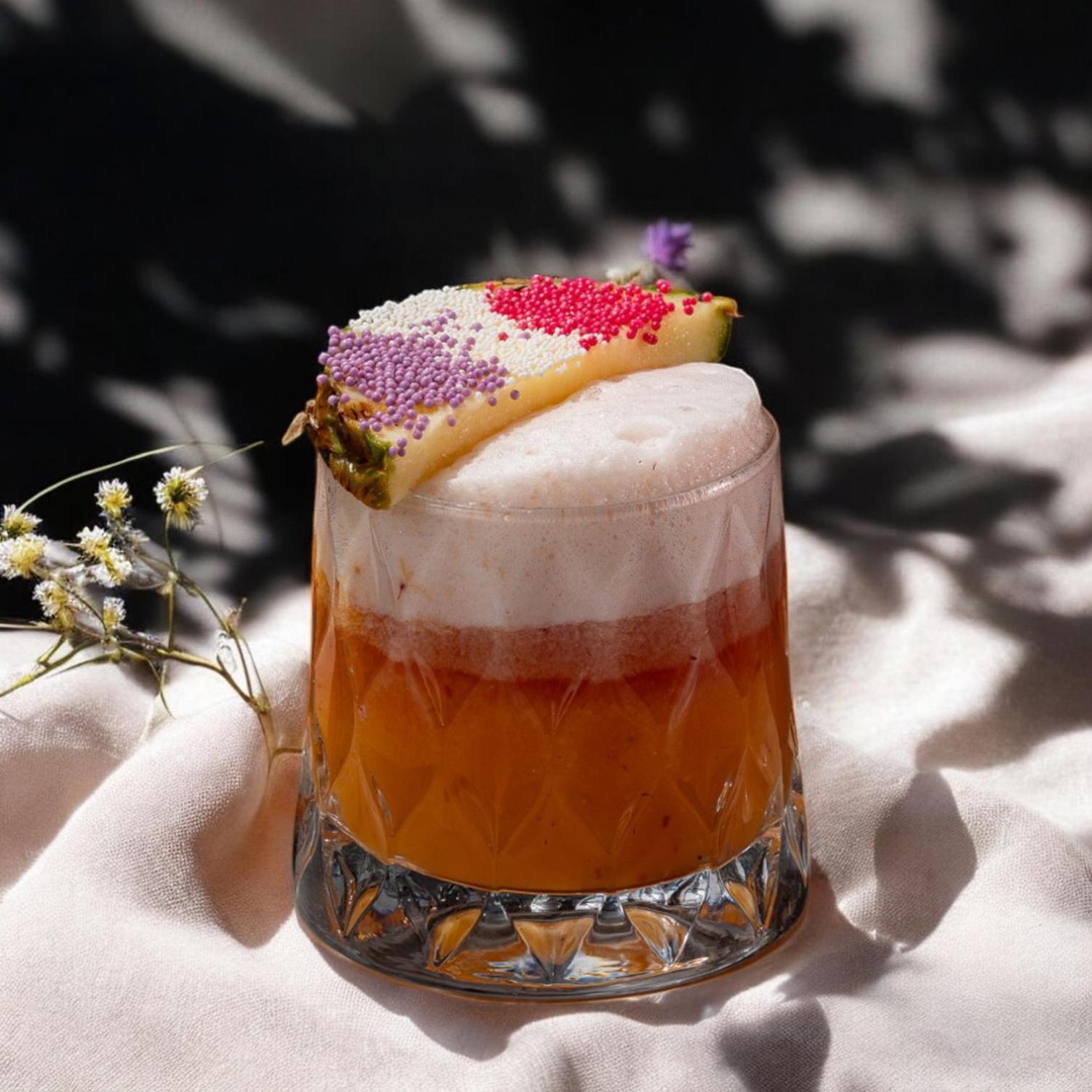 Stayso The House Hotel Стамбул Экстерьер фото A pineapple upside down cocktail